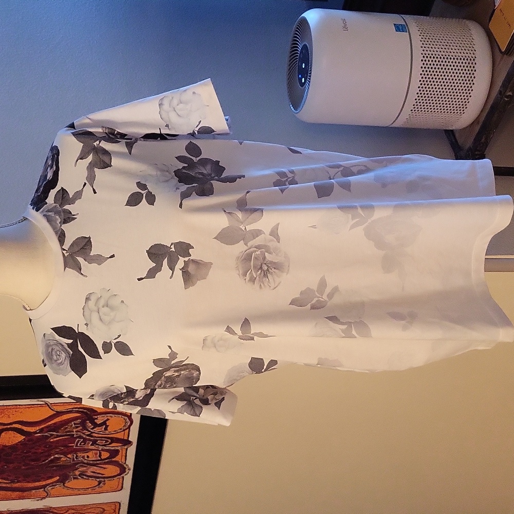 H&M White & Gray Rose Fadding Pattern Short Sleeve Shirt